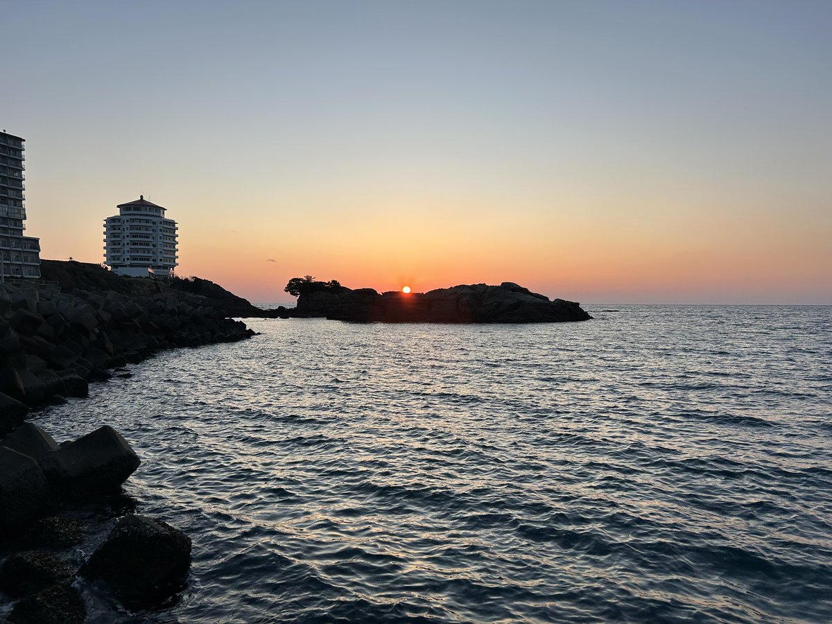 shuheimm's tweet photo. いいですねえ夕日 https://t.co/D74PCvIFo9