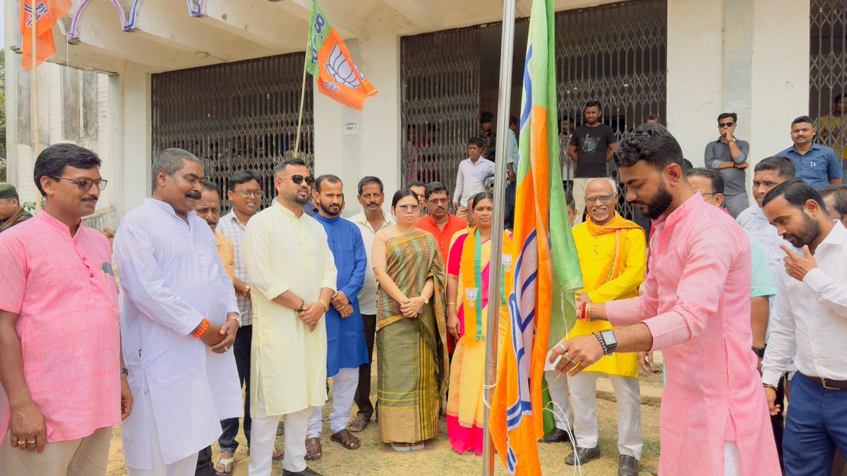 BJP4Tripura's tweet photo. ভারতীয় জনতা পার্টি ওবিসি মোর্চা বিশালগড় মন্ডল কমিটির উদ্যোগে আয়োজিত মন্ডল কনভেনশনের কিছু মুহূর্ত। 

উক্ত মন্ডল কনভেনশনে উপস্থিতি ছিলেন মাননীয়া মন্ত্রী সুশ্রী Santana Chakma মহোদয়া, ওবিসি মোর্চার প্রদেশ সভানেত্রী Malina Debnath মহোদয়া, যুব মোর্চার প্রদেশ সভাপতি তথা বিধায়ক শ্রী Sushanta Deb মহোদয় সহ অন্যান্যরা।