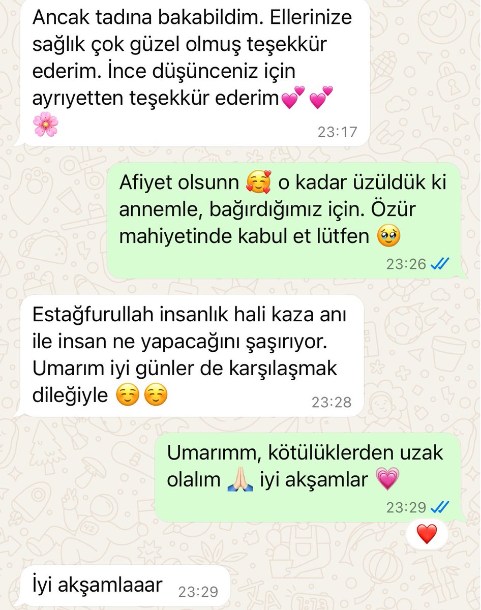 allahimdasahit's tweet photo. Dün kaza yaptığım kızla ben 🥹 (kazadan sonra tatlı yapıp kıza götürdüm) https://t.co/sRnAmNwqSE