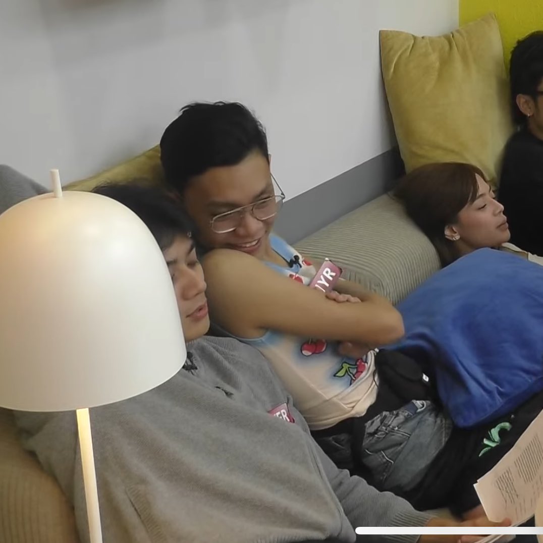 homewithBTS_'s tweet image. BRESNYRonPBB 

from this                                    to this