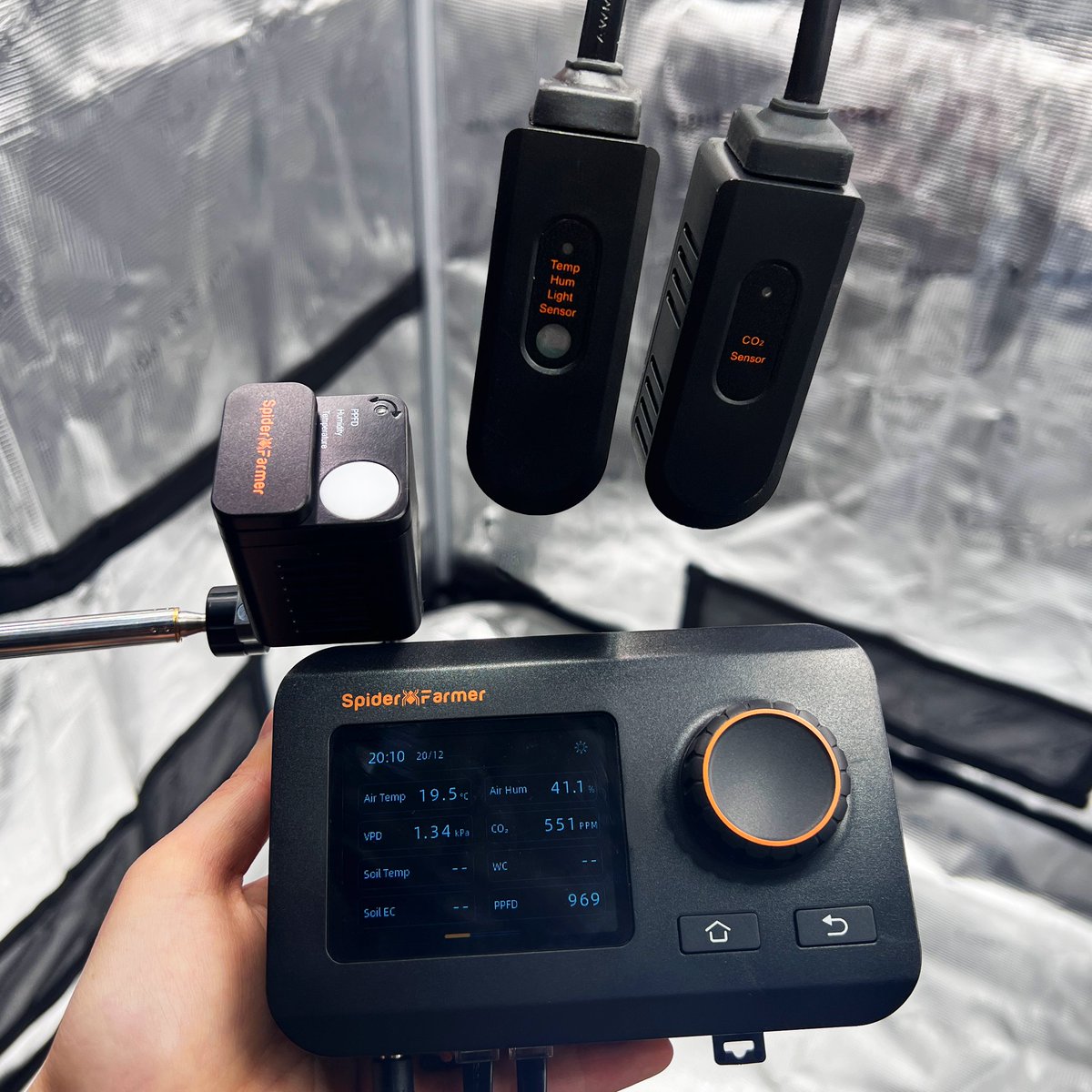 spiderfarmerled's tweet photo. 🌱Hey growers, have you ever wished for sensors that truly get your plants? Meet the SensorPro Kits – your new secret weapon for optimal growth:
• CO₂ Sensor: Boosts growth with perfect CO₂ levels.
• PPFD Monitoring: Hang your lights just right.

Tailored for GGS systems, these kits are a seamless upgrade for GGS controller and power strip. 
Drop your thoughts below and share your experiences!
https://t.co/upOi2qCTGK
#spiderfarmer #GGSseries #growyourown