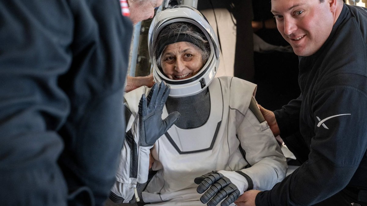 MashableTR's tweet photo. 👩🏻‍🚀 NASA astronotları 9 ay sonra Dünya’ya döndü (Sedyeyle taşındılar)

NASA astronotları Sunita Williams ve Butch Wilmore, 19 Mart’ta SpaceX’e ait bir kapsülle Meksika Körfezi’ne iniş yaparak, planlanandan çok daha uzun süren görevlerini tamamladılar.

🔗https://t.co/sO2SDJndu1 https://t.co/FsrlUBYK9v