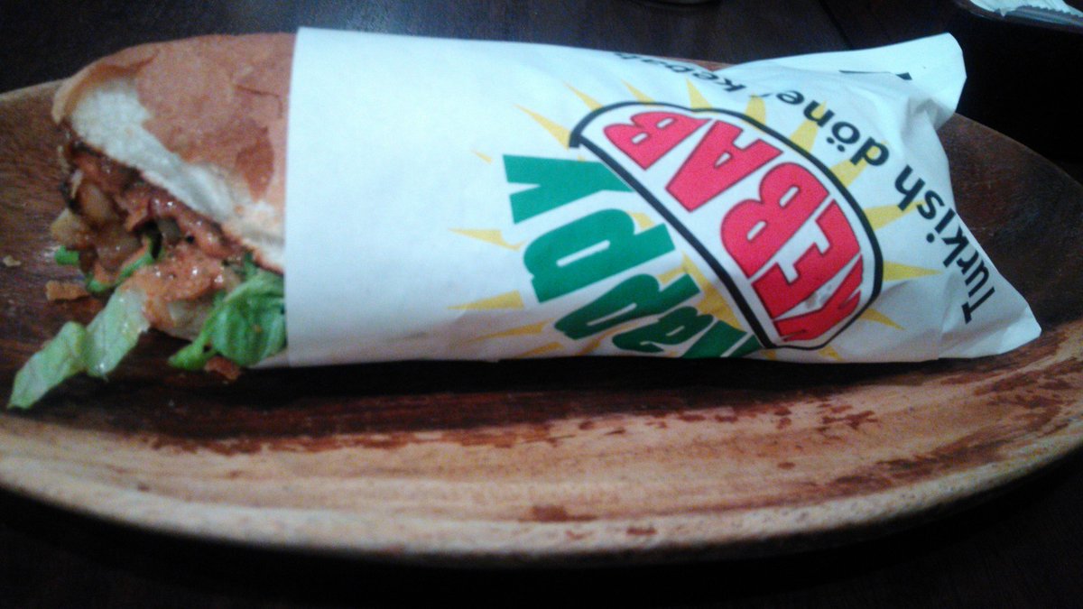 食べてきましたよ。蕨のハッピーケバブ。
普通に美味しいですね。辛口がおススメです。
x.com/Lowfatmilk_f/s…