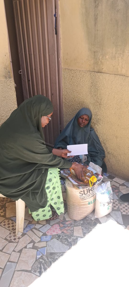 Sure4u_'s tweet image. Yesterday 19th March 2025, SURE4U began a door to door distribution of Ramadan items to 20 families of deceased @nigimmigration Officers in Kano State, starting with 9 families. The SURE 4U Ambassador Hajia Bilkisu Babandede, journeyed from Dutse to be a part of this program.