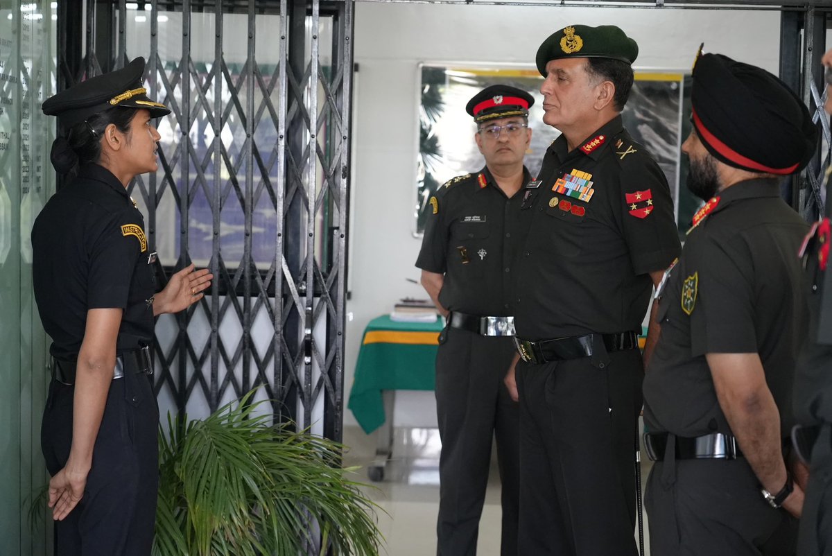 IaSouthern's tweet photo. Lt Gen Dhiraj Seth, General Officer Commanding-in-Chief, #SouthernCommand, conducted the Annual Administrative Inspection of the Military Intelligence Training School & Depot (#MINTSD). During the visit, he was briefed by Lt Gen Devinder Pal Singh, Commandant, MINTSD, on the Institution’s advanced training initiatives and ongoing infrastructure advancements.
The Army Commander also toured various training facilities, reviewing the state-of-the-art Digital Imagery Section and specialised Military Intelligence Equipment. He interacted with the faculty and students, commending the Institution’s progressive absorption of technology and its pivotal role in delivering cutting-edge intelligence training to meet future challenges.
#IndianArmy #MilitaryIntelligence #YearOfTechAbsorption @adgpi @HQ_IDS_India @artrac_ia @SpokespersonMoD