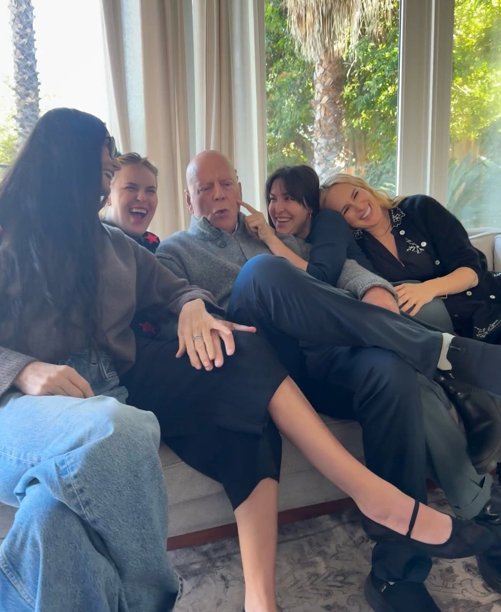 Demi Moore and Bruce Willis celebrating his 70th birthday together with their daughters.
