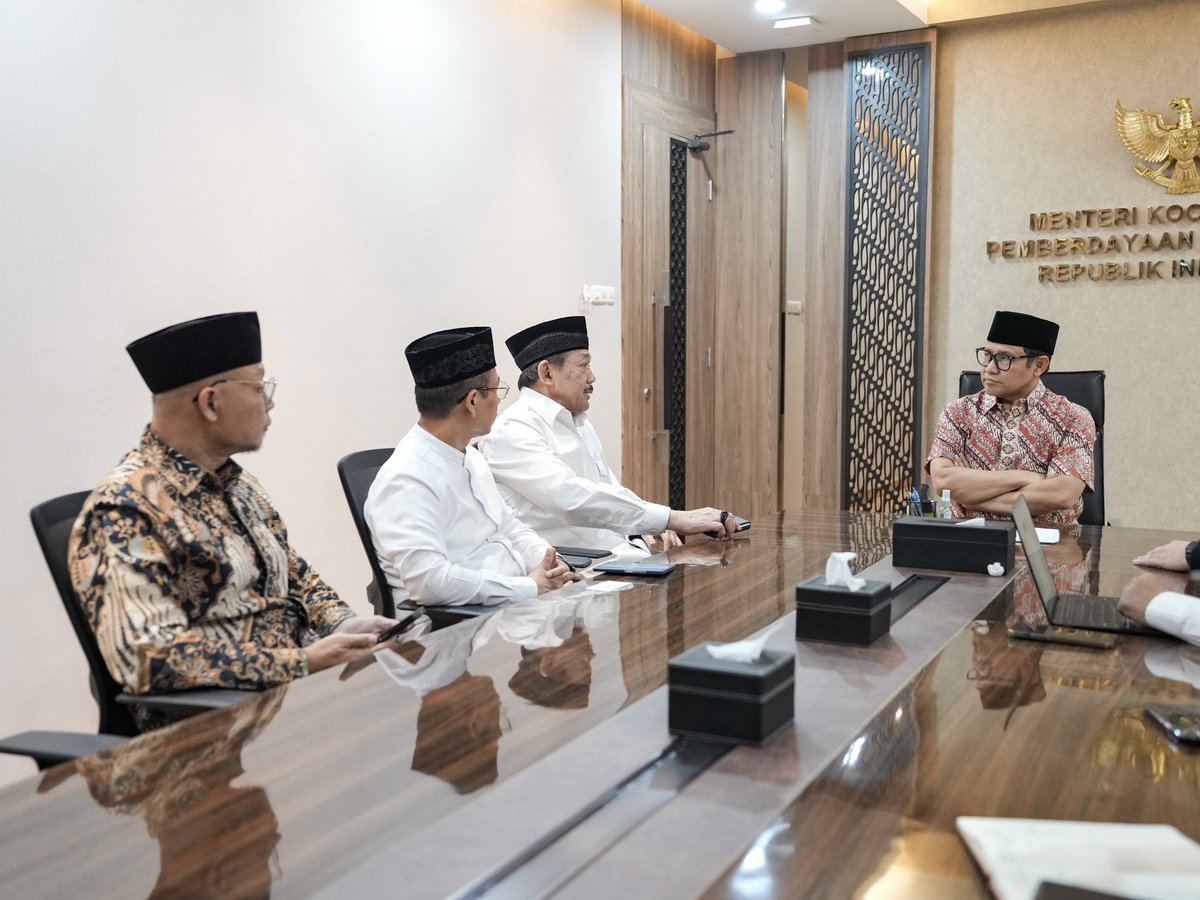 cakimiNOW's tweet photo. Diskusi dengan BAZNAS siang tadi. 
Potensi dana keumatan kita begitu besar, salah satunya dikelola oleh Baznas @baznasindonesia. Hari ini, kami berdiskusi tentang pentingnya penyaluran dana yang lebih tepat sasaran untuk mendukung pengentasan kemiskinan.

Ke depan, dana keumatan akan disalurkan dengan basis DTSEN (Data Tunggal Sosial Ekonomi Nasional) agar lebih terintegrasi dan efektif.

Pengentasan kemiskinan adalah tugas bersama. Kolaborasi dengan lembaga zakat adalah salah satu upaya mengentaskan kemiskinan.

Bergerak, bergerak, berdaya !