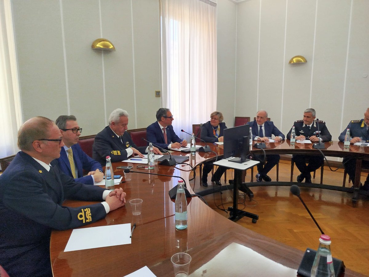 Ieri, presso <a href="/unipv/">Università di Pavia</a>, firma dell’Accordo Strategico di collaborazione tra la <a href="/ItalianNavy/">Marina Militare</a> e il Centro di Ricerca Interdipartimentale ITIR su #ricerca e innovazione tecnologica dei fondali marini. Alla cerimonia è intervenuto il Presidente del <a href="/CorecomLombard/">Corecom Lombardia</a>, <a href="/CesareGariboldi/">Cesare Gariboldi</a>.