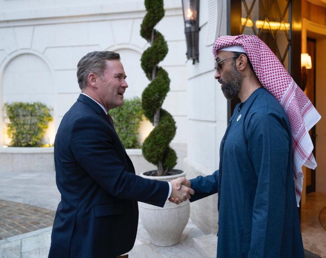 AMB_Alhamed's tweet photo. لقاءات سمو الشيخ طحنون بن زايد آل نهيان في واشنطن مع القيادات السياسية والاقتصادية والتكنولوجية تعكس رؤية استراتيجية عميقة تعزز مكانة الإمارات كشريك أساسي في صياغة مستقبل العلاقات الدولية. هذه اللقاءات ليست مجرد محطات دبلوماسية، بل هي امتداد لجهد دؤوب وعمل متواصل يبذله سموه، يجسد من خلاله إيمانه الراسخ بدور الإمارات في ترسيخ الأمن والاستقرار العالمي، واغتنام الفرص التي تسهم في نهضة الأمة وتقدمها.
سموه لا يعرف التوقف عن العمل، فحيثما كانت هناك فرصة لتعزيز مكانة الدولة أو حماية مصالحها أو تمكين مستقبلها، فهو في طليعة من يسعون لتحقيق ذلك برؤية استشرافية وإصرار لا يعرف حدوداً. إن انشغاله الدائم بخدمة الوطن ليس مجرد التزام وظيفي، بل هو نهج حياة يعكس روح القيادة الإماراتية القائمة على الإنجاز والمبادرة واستشراف الغد، لضمان مستقبل أكثر ازدهاراً واستقراراً للإمارات ��المنطقة والعالم بأسره