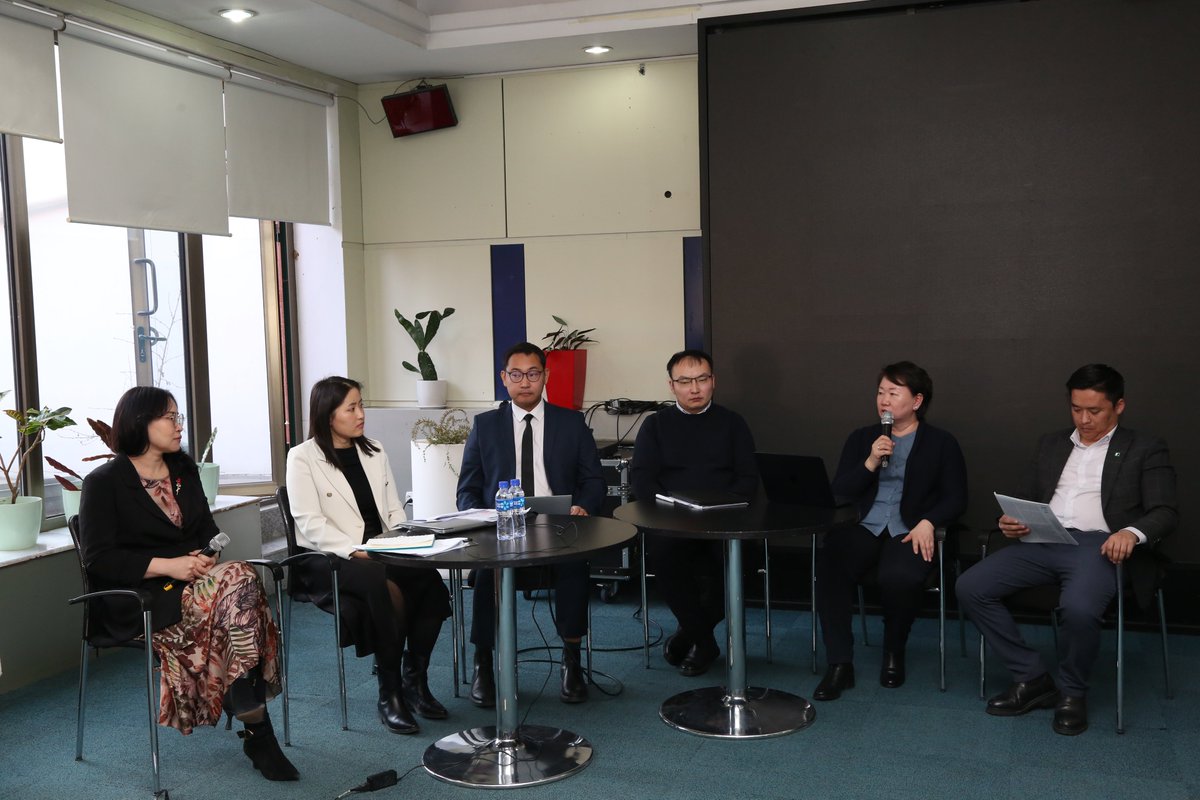 Төлөөллийн ардчилалд парламент нь хууль тогтоох үндсэн үүргээ гүйцэтгэхдээ ил тод байдал хангаж, иргэдийг оролцуулахын дээр судалгаа шинжилгээнд үндэслэн хэрэгжих боломжтой, амьдралд нийцсэн хууль гаргахад анхаарах учиртай. Энэ зарчмуудыг зохих хуулиудад тодорхой тусгасан хэдий ч