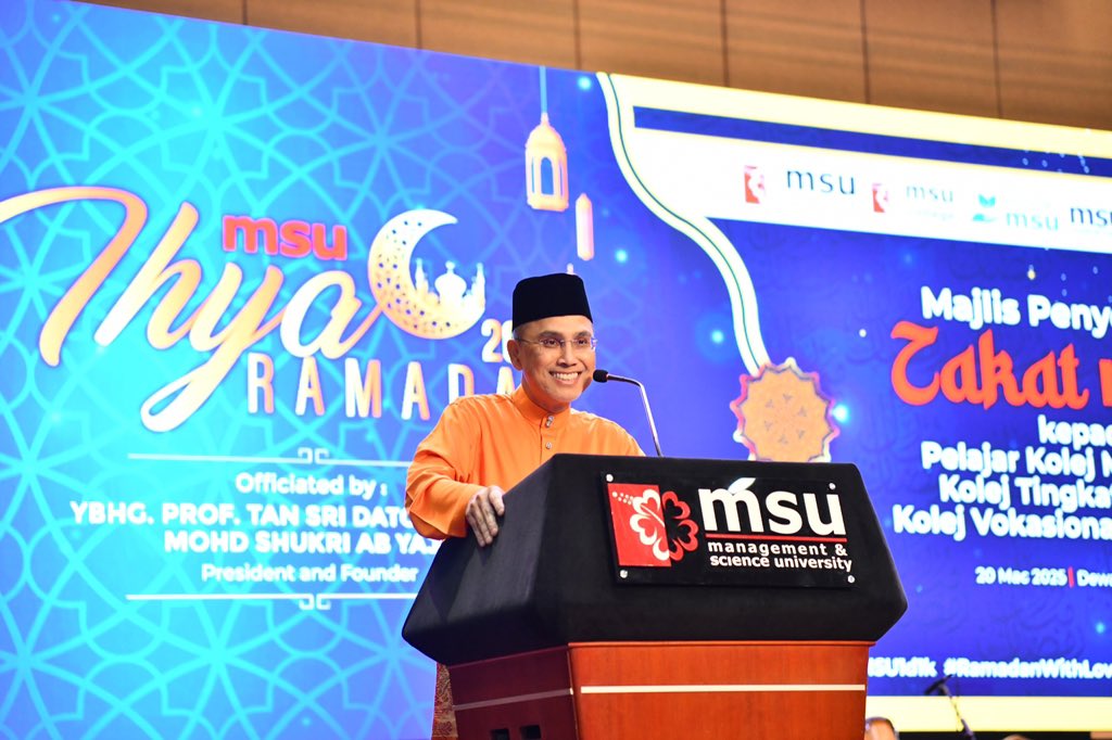 MohdShukriYajid's tweet photo. Officiated the Majlis Penyerahan Zakat @MSUmalaysia to schools and institutions. This initiative reflects our commitment to fostering inclusivity and expanding access to quality education, strengthening the spirit of togetherness and community.#1day1kindness #RamadanConnect https://t.co/YIni28wMPc