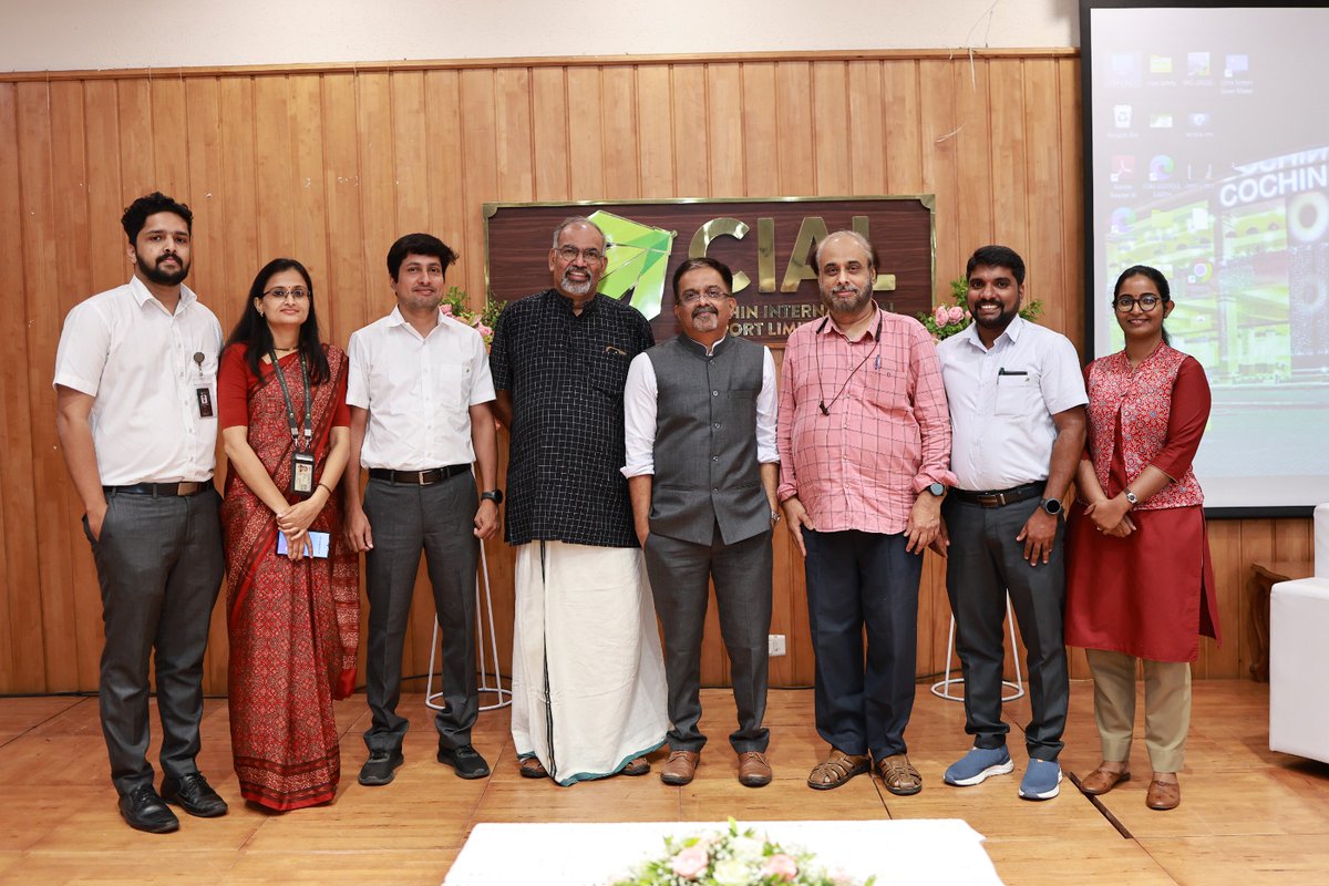 KochiAirport's tweet photo. Special Lecture by Dr. Muralee Thummarukudy as part of CIAL Library inauguration, organised by CIAL's Knowledge Forum - Vipasya.
#CIAL #KnowledgeForum #vipasya #SpecialLecture https://t.co/7uSfMJ4JQL