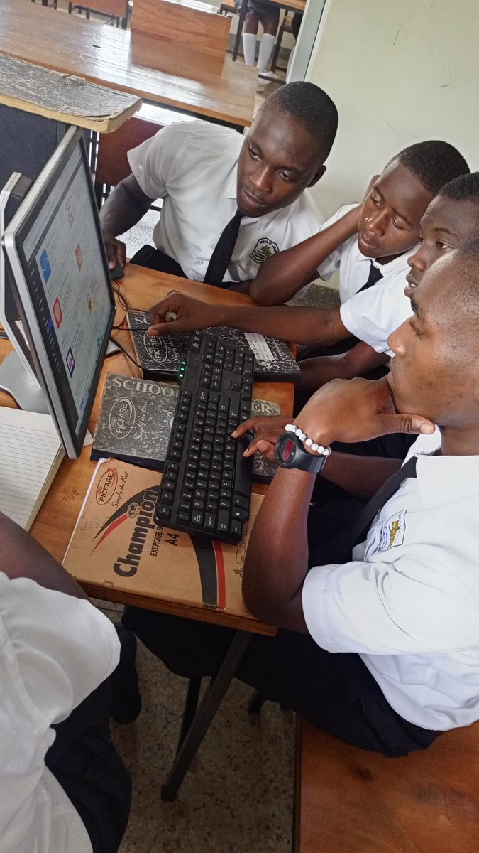 Simonkanyike1's tweet photo. Where the devices are not enough for every one, we have no problem of Shar. Navigating the plugins as we learn @wordpress

@talentsenator
@asiimwejosepq #1000wordpressninjas https://t.co/YmUeBcUfv1