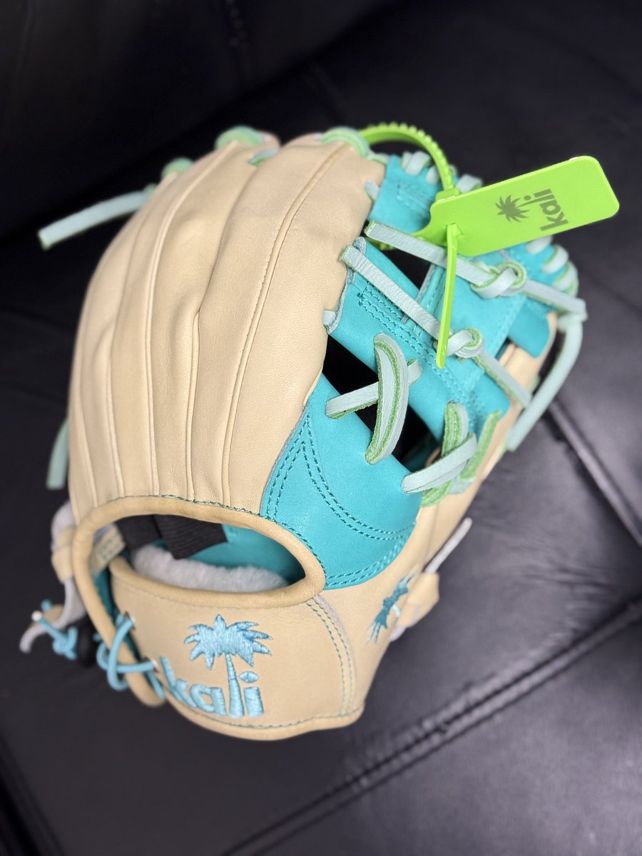 Jerry Weinstein (@jwoncatching) on Twitter photo GREAT GLOVE FOR YOUTH PLAYERS
Finger loop and elastic strap modifications to promote proper hand placement and perfect fit. Palm slits for pocket visual and integrity, and the use of high quality leather. This is as good as it gets from <a href="/kaligloves/">Kali Gloves</a> , check them out. GREAT GLOVE FOR YOUTH PLAYERS
Finger loop and elastic strap modifications to promote proper hand placement and perfect fit. Palm slits for pocket visual and integrity, and the use of high quality leather. This is as good as it gets from <a href="/kaligloves/">Kali Gloves</a> , check them out.