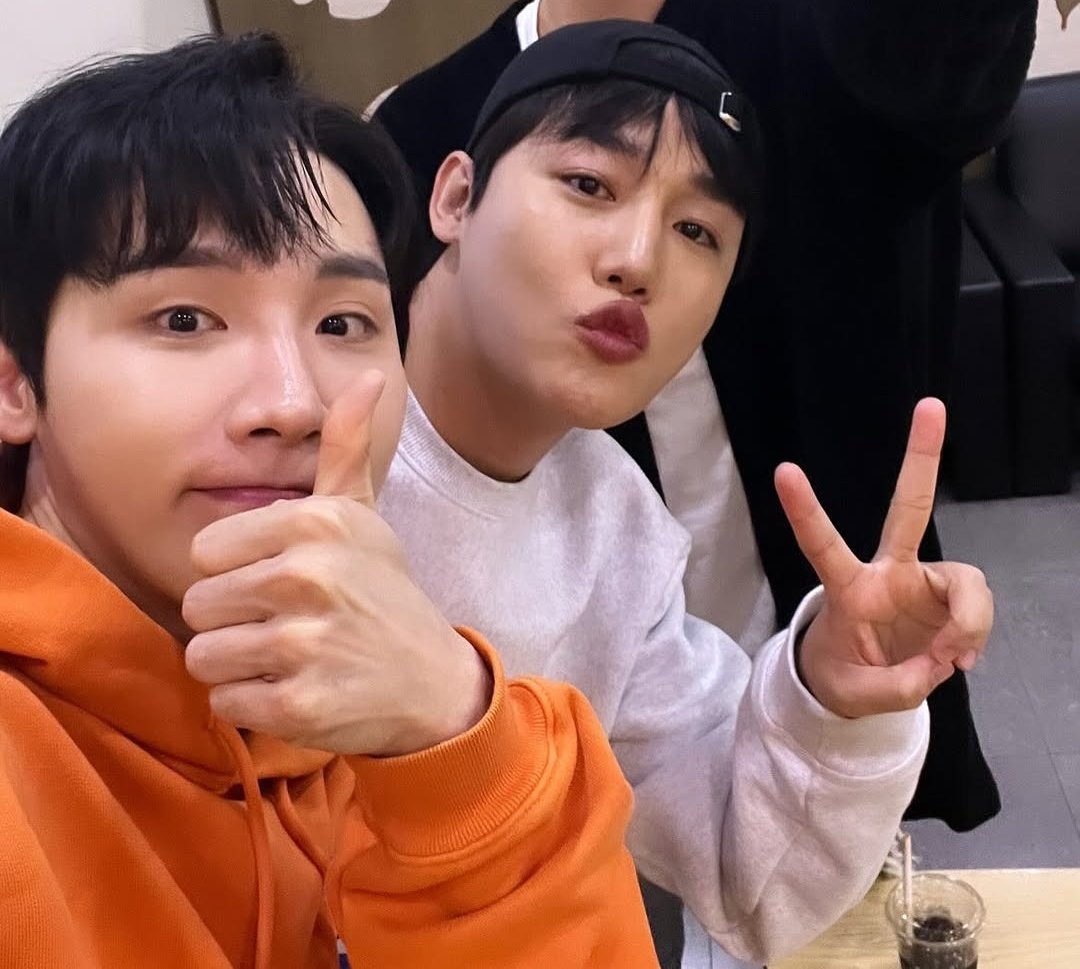 jangyoonism's tweet photo. JANGWOONG IN ONE FRAME!!! 🥹🤍 IT'S BEEN A WHILE 😍😍😍 https://t.co/qZ8oZHM76R