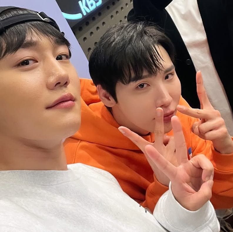 jangyoonism's tweet photo. JANGWOONG IN ONE FRAME!!! 🥹🤍 IT'S BEEN A WHILE 😍😍😍 https://t.co/qZ8oZHM76R