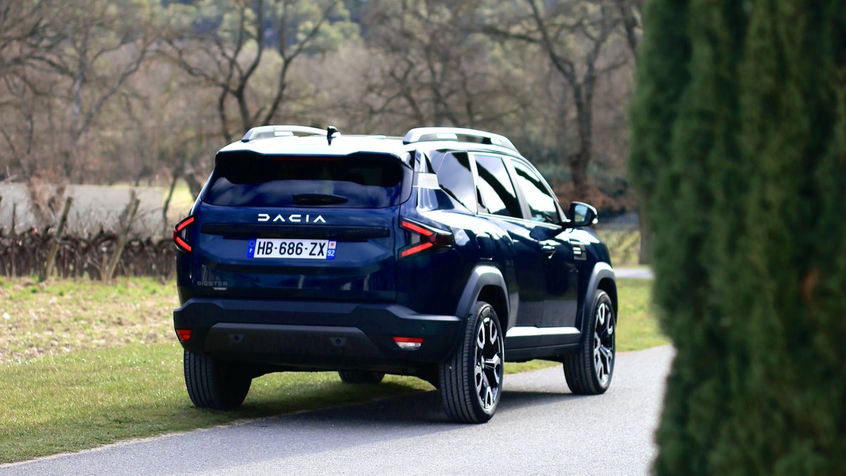 New Bigster has launched. They’re keeping things cheap and light. So when we do get the 4x4 off-road version, it will still be manual (like the Duster) to help keep weight and emissions down.