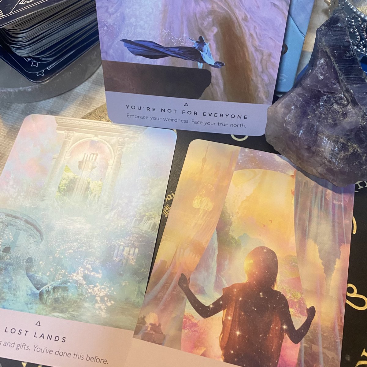 กองที่ 2🥀

“เหนื่อยหรือไม่ กับการวิ่งไล่ตามสิ่งที่ไม่แน่ใจว่าตนเองต้องการจริง ๆ บางครั้ง การเป็นตัวของตัวเองโดยไม่ต้องปรุงแต่ง อาจเป็นสิ่งที่งดงามที่สุด เจ้าไม่จำเป็นต้องทำให้ใครต่อใครพึงพอใจ หรือแสวงหาความชื่นชมจากผู้คนทั้งโลก เพราะความจริงแล้ว