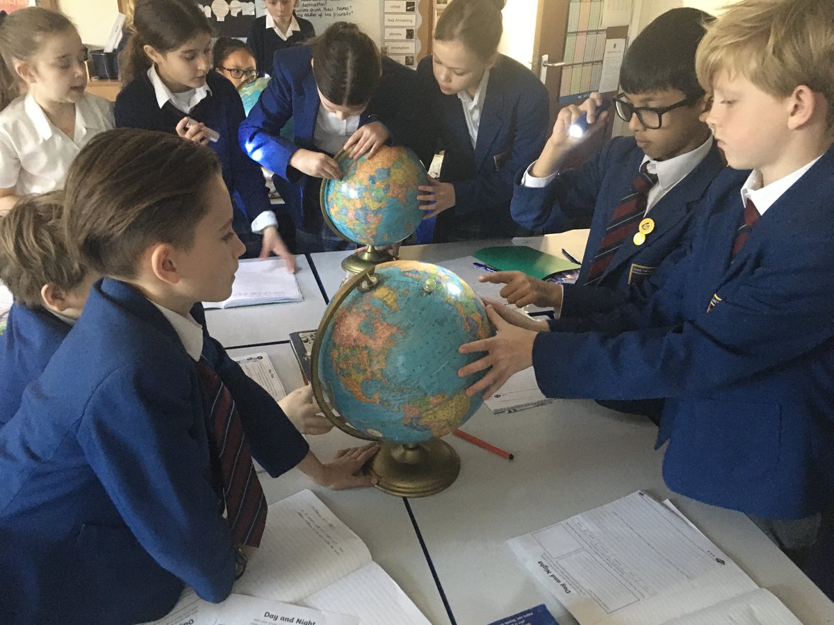 #StNicksyear5 enjoyed using torches and globes to demonstrate how day and night occurs. 
#StNicksCuriosity
#StNicksScience