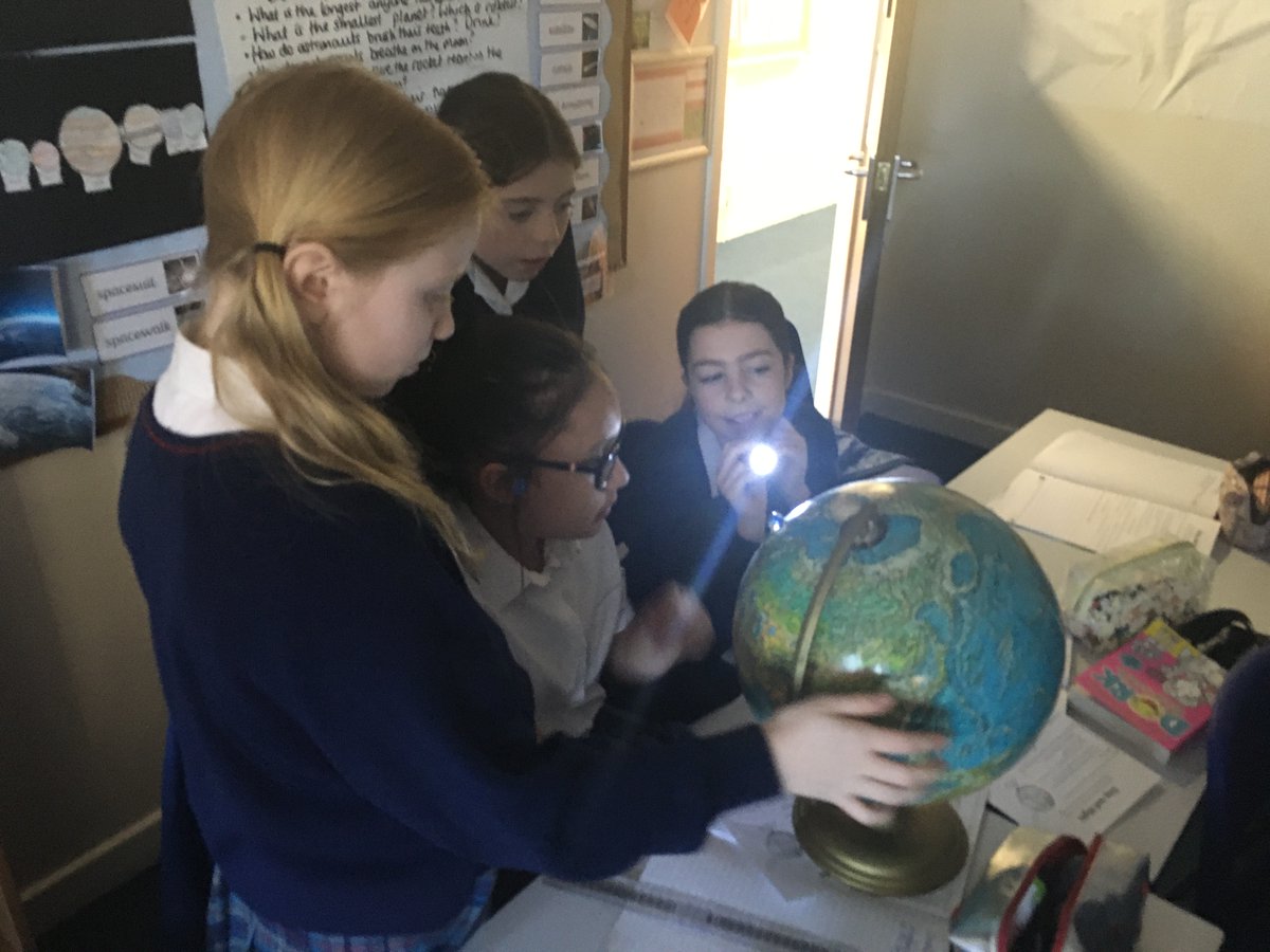 StNicksLower's tweet photo. #StNicksyear5 enjoyed using torches and globes to demonstrate how day and night occurs. 
#StNicksCuriosity
#StNicksScience https://t.co/zvkh4U7aoh