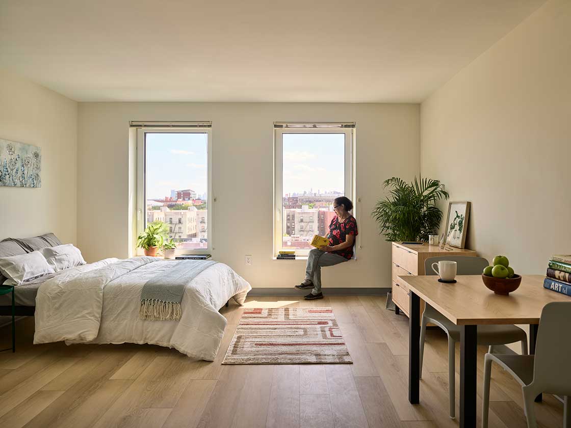 How do you serve the needs of senior citizens who have fallen on hard times in the Big Apple? In Betances Residence, CookFox Architects are integrating the protective benefits of #passivehouse with beautifully considered, user-tailored design. mailchi.mp/passivehousepl…