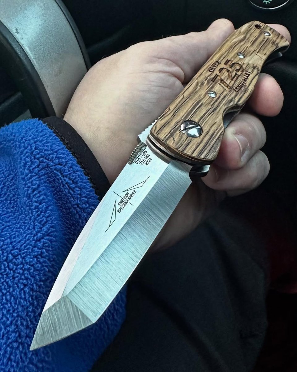 Emerson_knives's tweet photo. Whiskey barrel stave handles! What do you think? 

#Repost @charliejohnson133
・・・
#cqc7  #emerson725 #emersonwhiskeycompany #emersonknivesinc #emersonknifeownersgroup #specwarknives #edcknife #edccommunity #edcpics #blade #bladecommunity #knife #knifepics #rule9 #madeintheusa https://t.co/SBIZI0NX1T