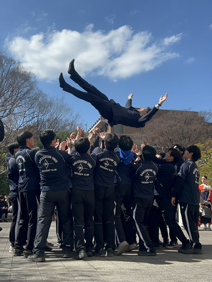 今日は卒業式でした🎓💐
お世話になった4年生の先輩方ありがとうございました！！現役一同、新しい環境でのご活躍を応援しております📣
#春から学習院  #春からGU #春から学女 #アーチェリー #アーチェリー部 #新歓