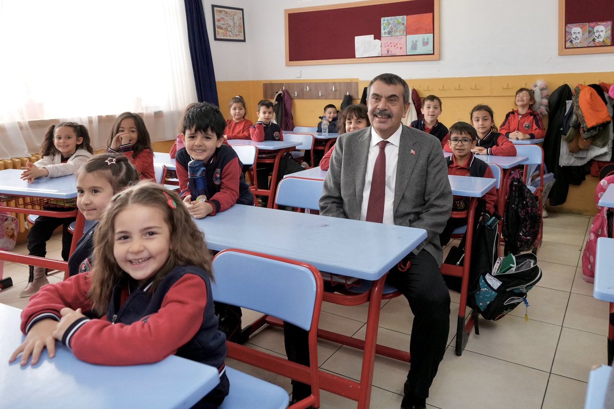 tcmeb's tweet photo. Millî Eğitim Bakanı @Yusuf__Tekin, Öğretmen ve Öğrencilerle Bir Araya Geldi

📍Kemal Atatürk İlkokulu / Ankara

👉🏻 https://t.co/TZX3nNW8iu https://t.co/QTAeoqcXop