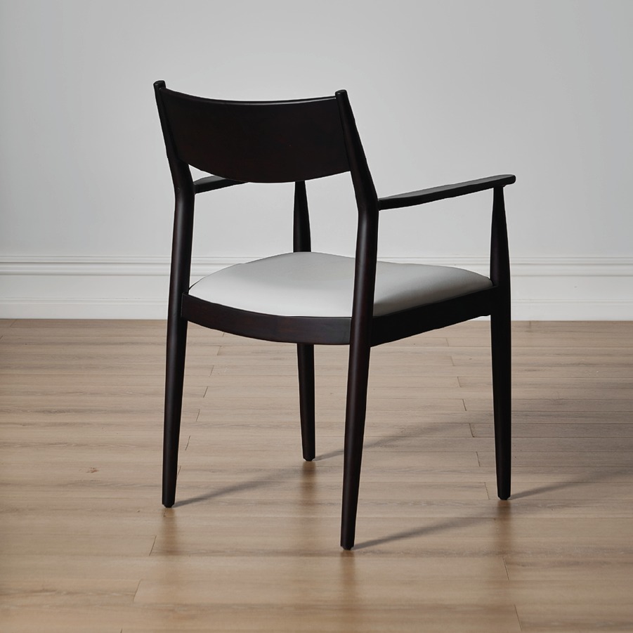 ikiliving's tweet photo. The Story of KINUTA – A Chair Born from Simplicity and Refinement ✨

KINUTA IK-GA03 is more than just a dining chair with armrests; it is a true embodiment of craftsmanship, premium materials, and a minimalist yet sophisticated philosophy of living.

#ikiliving #handcrafted https://t.co/zJquASyNZg