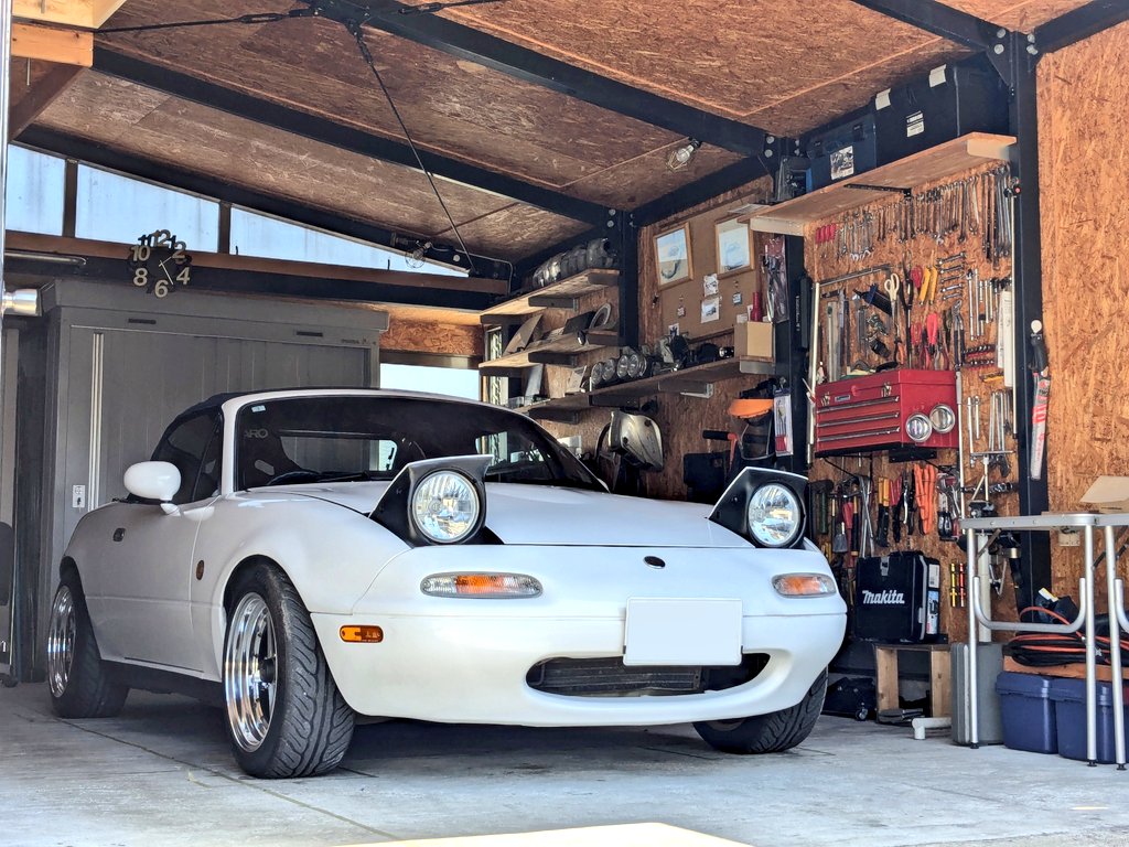 知り合いのガレージにログイン🤘
 #NAロードスター