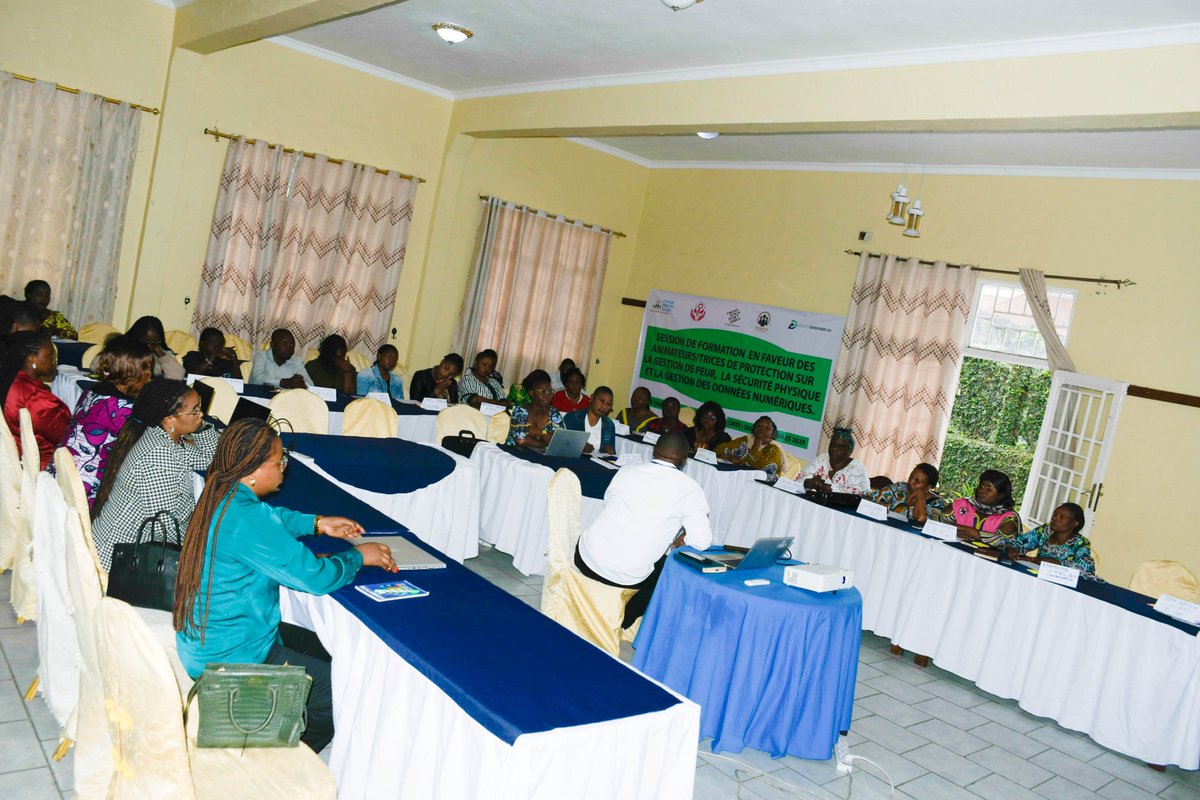 focusdroits's tweet photo. 📷 Session de formation pour renforcer les capacités des animateurs/trices de protection
L'organisation Focus Droits et Accès organise une session de formation dédiée aux animateurs et animatrices de protection à Goma. Cette formation avec comme objectif de renforcer leurs compétences en :
📷 Gestion de la peur face aux situations de stress et de crise
📷 Sécurité physique pour mieux se protéger lors des interventions sur le terrain
📷 Gestion des données numériques afin d'assurer la protection des informations sensibles
À travers ces thématiques, Focus Droits et Accès réaffirme son engagement à accompagner et renforcer les compétences des denfesseurs des droits humains afin qu'ils prennent des mesures appropriées dans leurs travail quotidien surtout dans le contexte de crise/Guerre. @UAFAfrica  @ProtectHRD_EU @ProtectionInt @awdf01 @landislife 
#FocusDroitsEtAccès #Protection #RenforcementDesCapacités #Sécurité #DroitsHumains