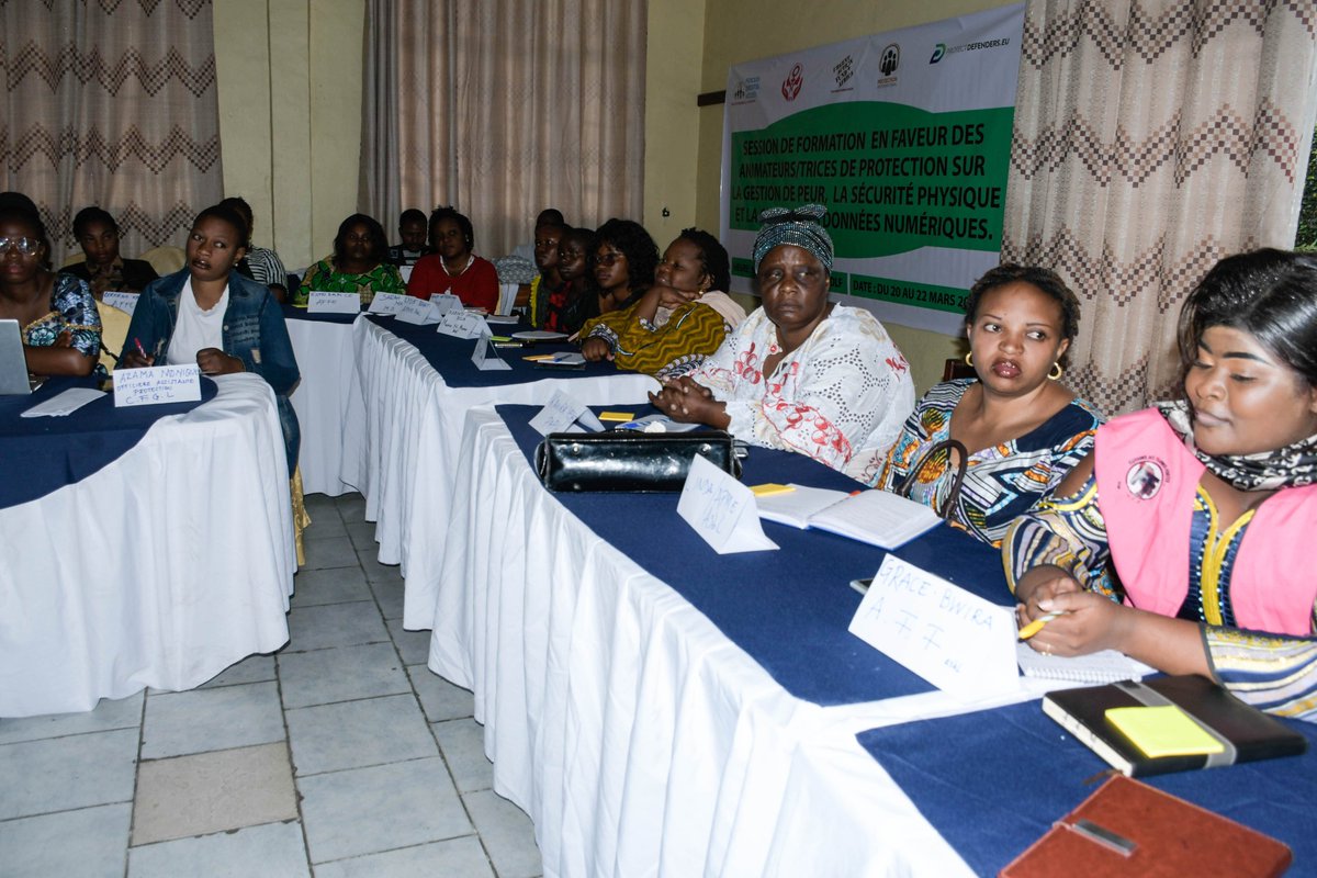 focusdroits's tweet photo. 📷 Session de formation pour renforcer les capacités des animateurs/trices de protection
L'organisation Focus Droits et Accès organise une session de formation dédiée aux animateurs et animatrices de protection à Goma. Cette formation avec comme objectif de renforcer leurs compétences en :
📷 Gestion de la peur face aux situations de stress et de crise
📷 Sécurité physique pour mieux se protéger lors des interventions sur le terrain
📷 Gestion des données numériques afin d'assurer la protection des informations sensibles
À travers ces thématiques, Focus Droits et Accès réaffirme son engagement à accompagner et renforcer les compétences des denfesseurs des droits humains afin qu'ils prennent des mesures appropriées dans leurs travail quotidien surtout dans le contexte de crise/Guerre. @UAFAfrica  @ProtectHRD_EU @ProtectionInt @awdf01 @landislife 
#FocusDroitsEtAccès #Protection #RenforcementDesCapacités #Sécurité #DroitsHumains