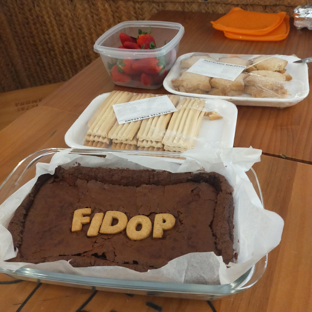 Programa FIDOP_US (@fidop_us) on Twitter photo Cuando te sorprenden con una merienda como esta las compañeras/os PDI <a href="/unisevilla/">Universidad de Sevilla</a> participantes en el #CGDU empiezas a darle sentido a todo esto de la #FormaciónDocente #InnovaciónDocente 🤪😎 Cuando te sorprenden con una merienda como esta las compañeras/os PDI <a href="/unisevilla/">Universidad de Sevilla</a> participantes en el #CGDU empiezas a darle sentido a todo esto de la #FormaciónDocente #InnovaciónDocente 🤪😎