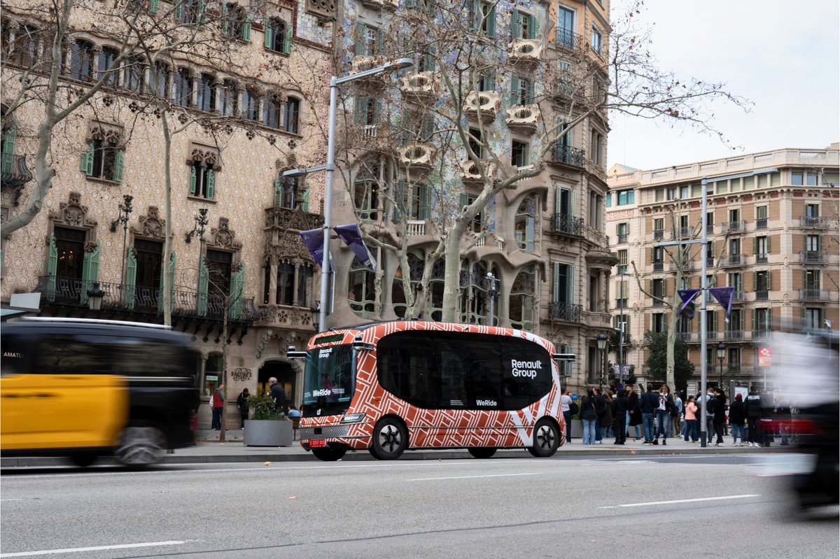 DPAONTHENET's tweet image. First autonomous robotic bus rolls out in Barcelona 🚌

The trial showcased the potential of automated transport technologies for the first time in a complex urban environment. 

Learn more: lnkd.in/eVQ_mq7f

#selfdriving #automation