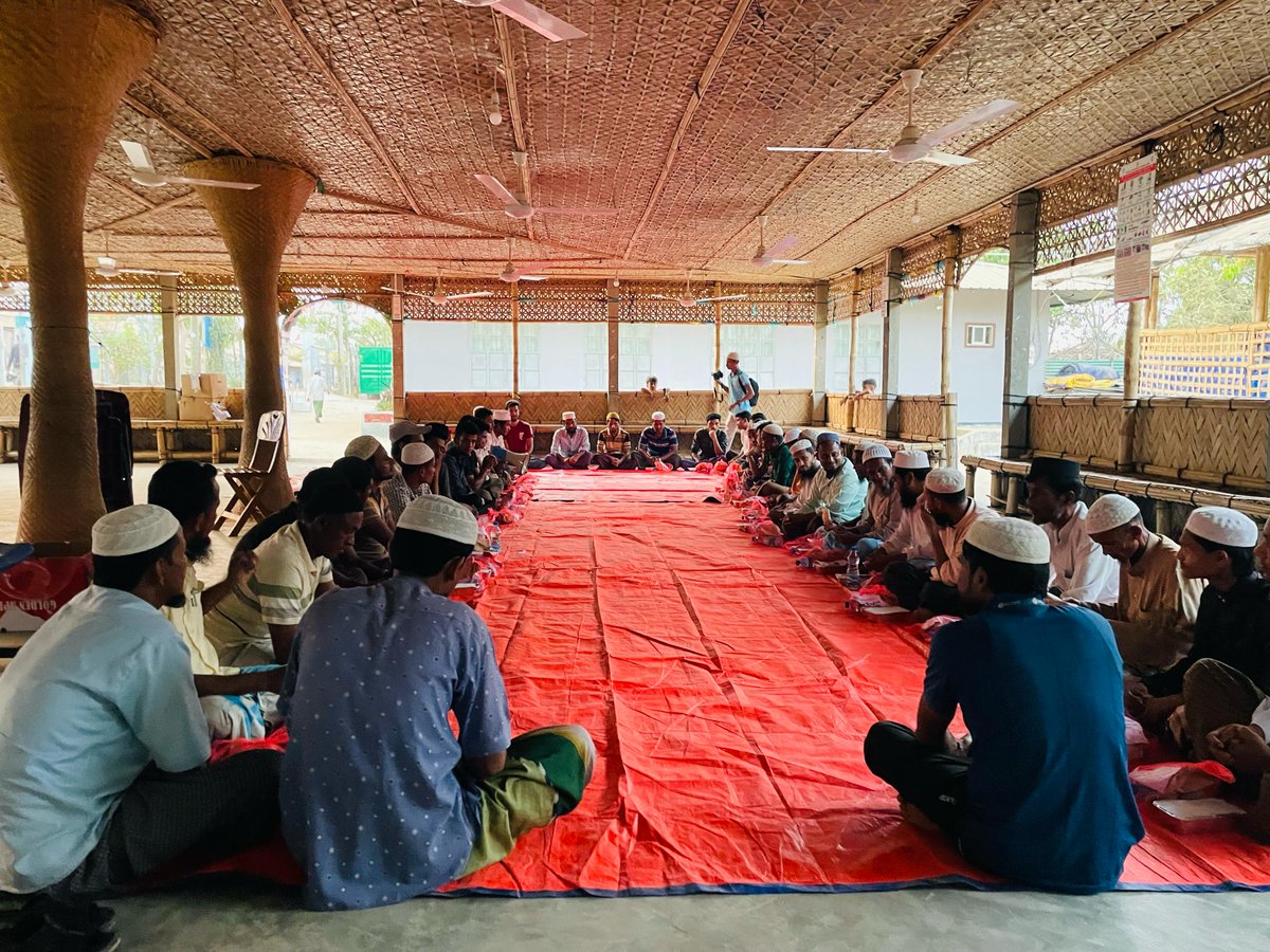 RohingyaAdvCen's tweet photo. 🌙 #RAC Ramadan Solidarity

🤝 RAC hosts two Iftar sessions with the FDMN in the camps, fostering community talks and engagement during Ramadan.
#RefugeeAdvocacy #Rohingya #Ramadan #FDMN https://t.co/NXF7YDDAiu