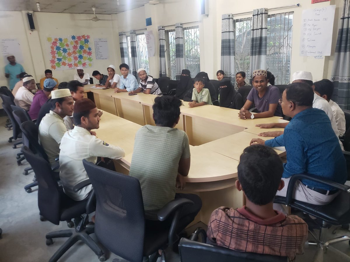 RohingyaAdvCen's tweet photo. 🌙 #RAC Ramadan Solidarity

🤝 RAC hosts two Iftar sessions with the FDMN in the camps, fostering community talks and engagement during Ramadan.
#RefugeeAdvocacy #Rohingya #Ramadan #FDMN https://t.co/NXF7YDDAiu