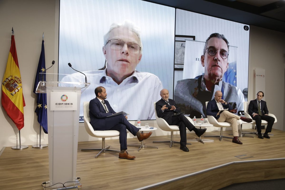 #FondoKuali

José Carlos Villena, director de Alianzas para el Desarrollo de COFIDES, modera la mesa redonda “Movilización de inversión a la financiación climática”, con representantes de la UE, <a href="/AECID_es/">AECID</a>, <a href="/GAWACapital/">GAWA Capital</a> e iCapital.