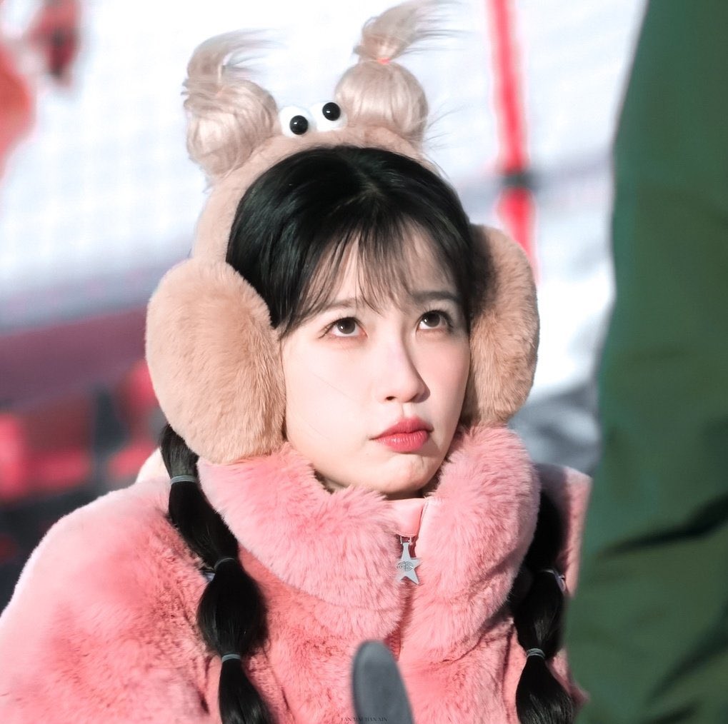 你好朋友们！ Ayo ngobrol biar kita gak lost sharks.