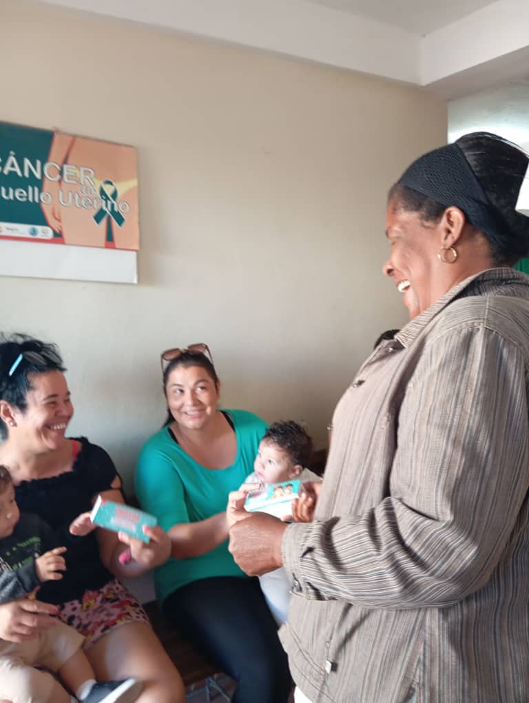 HigienePpb's tweet photo. 🅟oliclínico 🅟🅛🅐🅨🅐 🅑🅐🅡🅐🅒🅞🅐 
Entrega de la Chispita ⭐ a lactantes de 6 a 11 meses  
🏥 CMF 11 Los Cocos https://t.co/4f4qtvI5OZ