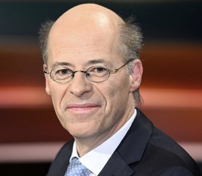 Heinrich Wefing (@heinrichwefing) on Twitter photo Morgen sind <a href="/OliviaKortas/">Olivia Kortas</a> UND <a href="/MichaelOThumann/">Michael Thumann</a> zu Gast in #daspolitikteil, dem politischen Podcast von <a href="/DIEZEIT/">DIE ZEIT</a> und <a href="/zeitonline/">DIE ZEIT</a>. Wir sprechen über das Telefonat zwischen #Putin und #Trump und darüber, wie die Menschen in der #Ukraine darauf reagieren <a href="/tinchilla/">tinahildebrandt</a> <a href="/poolartists/">Pool Artists</a> Morgen sind <a href="/OliviaKortas/">Olivia Kortas</a> UND <a href="/MichaelOThumann/">Michael Thumann</a> zu Gast in #daspolitikteil, dem politischen Podcast von <a href="/DIEZEIT/">DIE ZEIT</a> und <a href="/zeitonline/">DIE ZEIT</a>. Wir sprechen über das Telefonat zwischen #Putin und #Trump und darüber, wie die Menschen in der #Ukraine darauf reagieren <a href="/tinchilla/">tinahildebrandt</a> <a href="/poolartists/">Pool Artists</a>