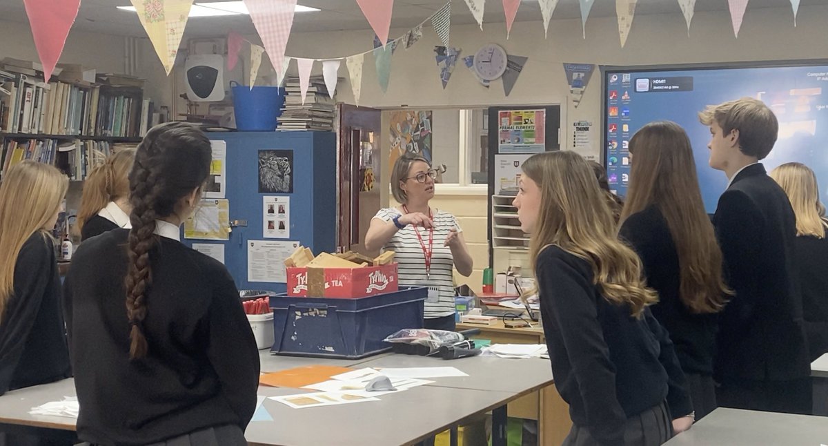 🚨 New video! 📷 

I’ve worked on a video project about the Artist Bursary from <a href="/NNFest/">Norfolk & Norwich Festival</a>, supporting incredible artists like Hannelore in bringing well-deserved workshops to kids &amp; young people.  
  
Catch it on my YouTube! @EllaStoneJournalism📷📷 #ArtistSupport #creative