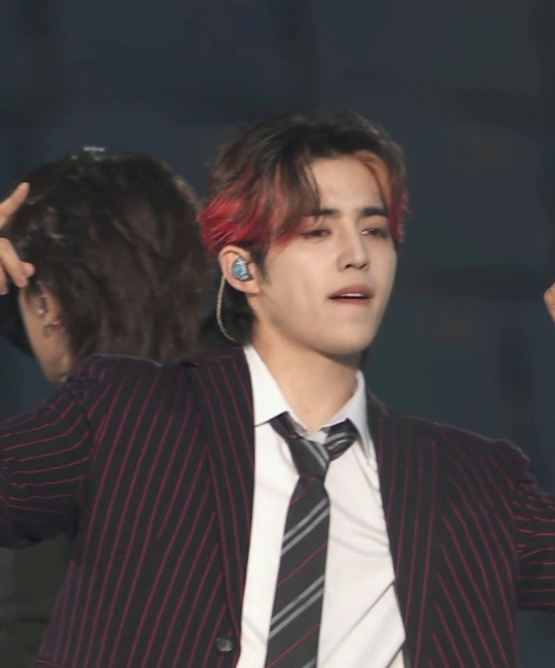 lip 🪸 tweet media