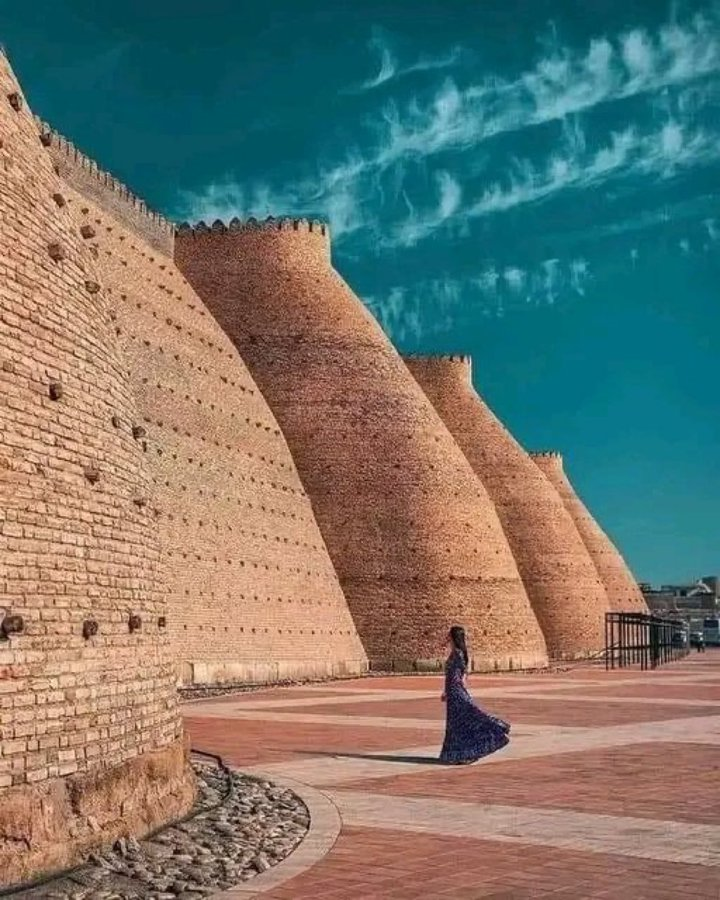 CultureExploreX's tweet image. The Silk Road was the pulse of empires, carrying silk, spices, and secrets that shaped the world.

Today, we walk the footprints of merchants, scholars, and wanderers to uncover the legendary cities that made this road unforgettable. 🧵