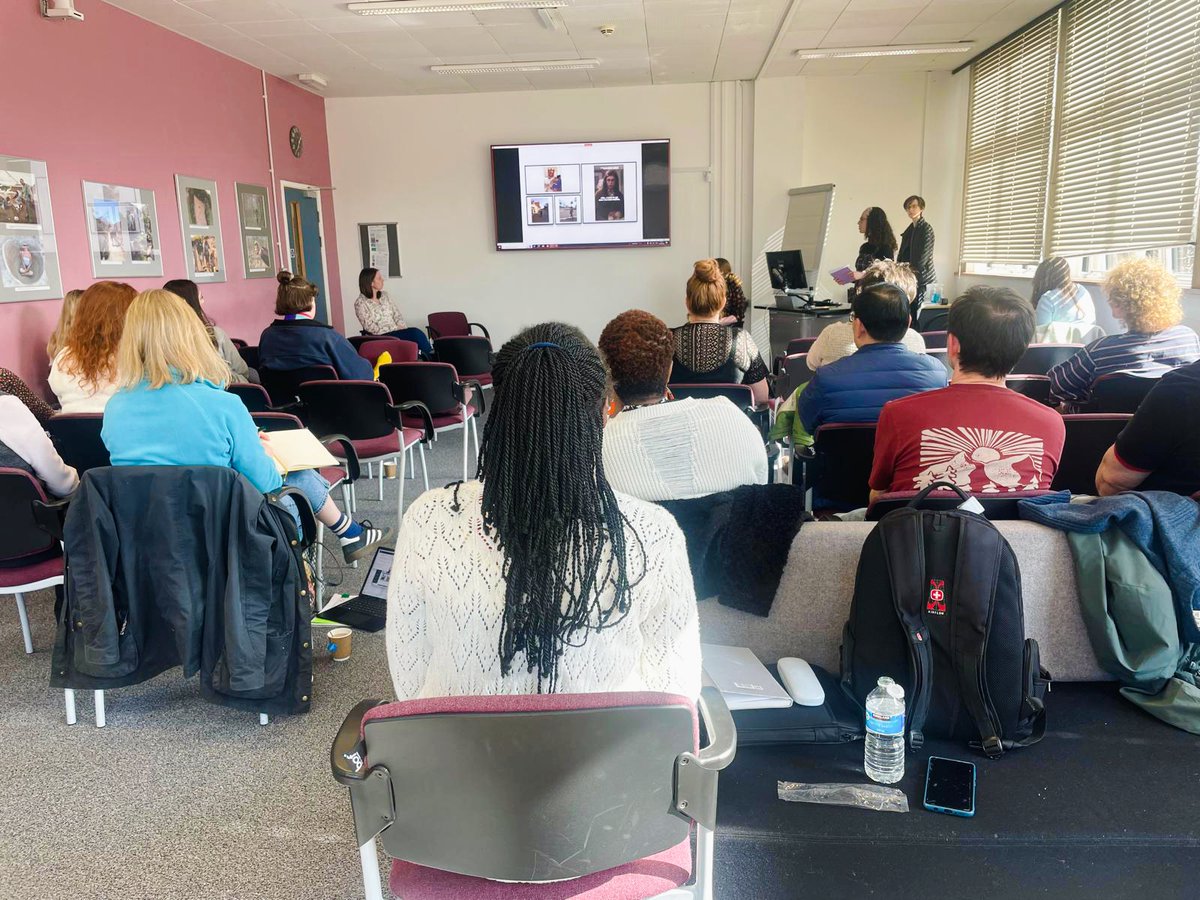 Selma Benyovszky (@benyovszkyselma) on Twitter photo Thank you EDI team <a href="/UniRdg_GES/">UoR - Geography and Environmental Science</a> for having me!
Drawing on my chapter on practice in pol. geo.—and with a little help from Bernadette from The Big Bang Theory ⚛️😀—I discussed the challenges of being a woman in the field, from pre-fieldwork protocols to on-the-ground experiences. Thank you EDI team <a href="/UniRdg_GES/">UoR - Geography and Environmental Science</a> for having me!
Drawing on my chapter on practice in pol. geo.—and with a little help from Bernadette from The Big Bang Theory ⚛️😀—I discussed the challenges of being a woman in the field, from pre-fieldwork protocols to on-the-ground experiences.