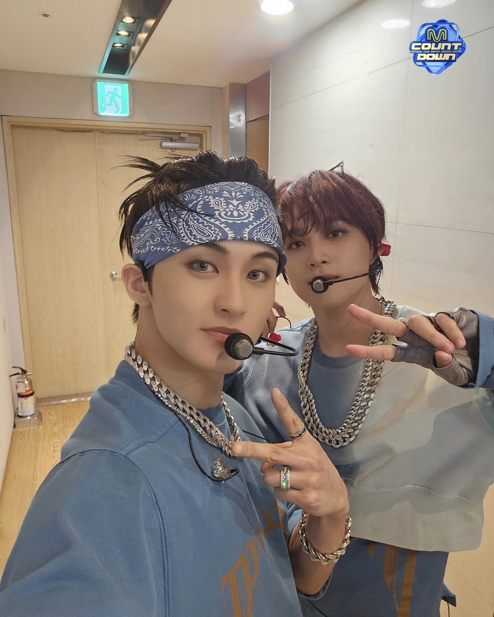 MnetMcountdown's tweet image. 시즈니는 알아야 해!
엠카가 진짜 마크와 해찬을 좋아한다는 걸! 💚

무대 보여줄까요
진짜 빨리 보여주고 싶다

-말만 하지 않는 엠카. 🐯🐻

#마크 #MARK #해찬 #HAECHAN