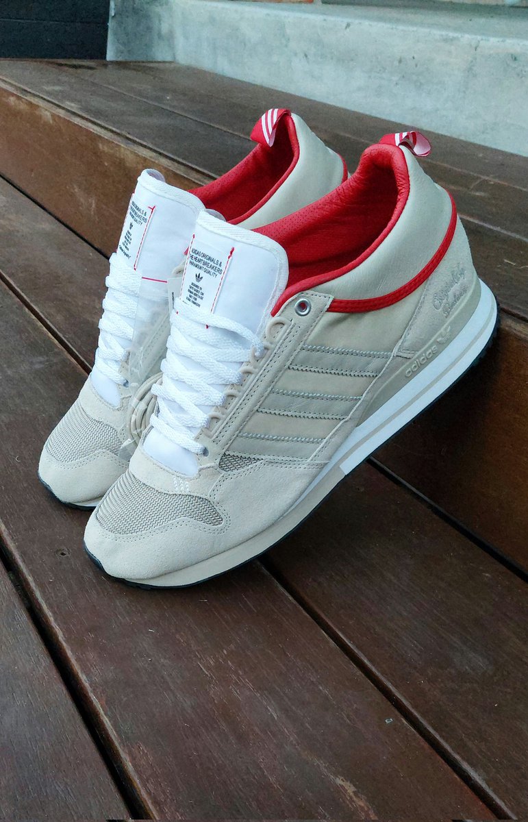 jmrmslater's tweet photo. Onto the 500s
Creme ones ZX 500 mid
Grey ones from 80s casuals many moons ago

#adidaszx
#threestripes https://t.co/XZg8HvvQzI