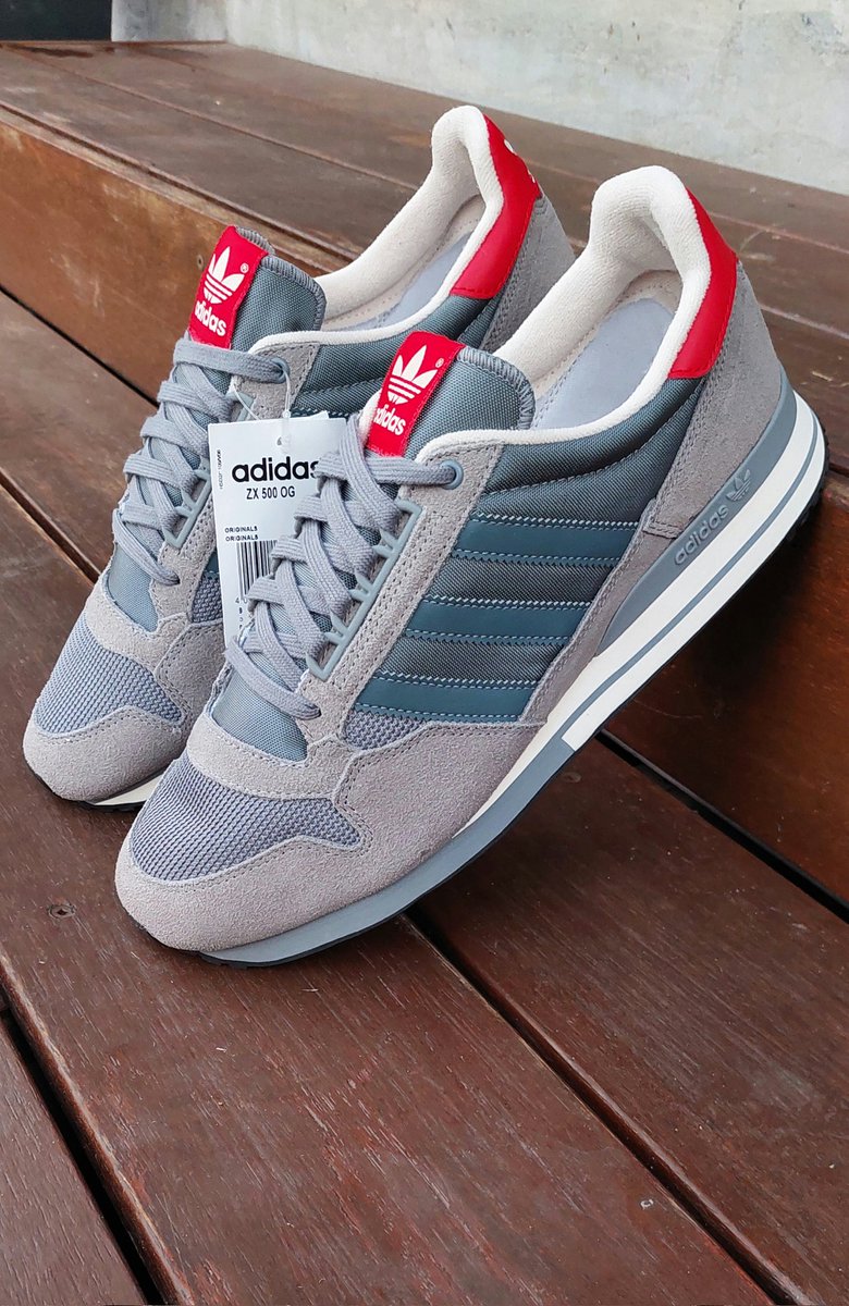 jmrmslater's tweet photo. Onto the 500s
Creme ones ZX 500 mid
Grey ones from 80s casuals many moons ago

#adidaszx
#threestripes https://t.co/XZg8HvvQzI