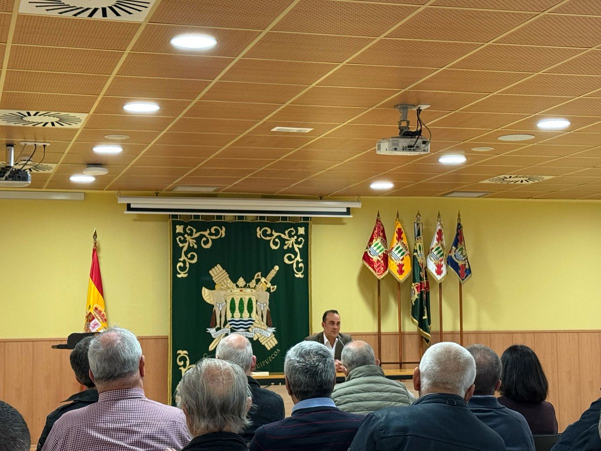 Feliz y honrado por todas las personas que asistieron a la presentación de mi libro en la Comandancia de la Guardia Civil de Guipúzcoa, en Intxaurrondo.... gracias de corazón! 19 marzo 2025 <a href="/Guipuzcoa_Gc/">Guardia Civil Guipúzcoa</a> <a href="/Armada_esp/">Armada</a>