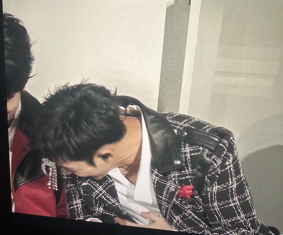 meaniehoon's tweet photo. GYU LEANING ON WONU WHILE LAUGHING

#미넌 #민원 #meanie #minwon https://t.co/K14xrLQ4dw
