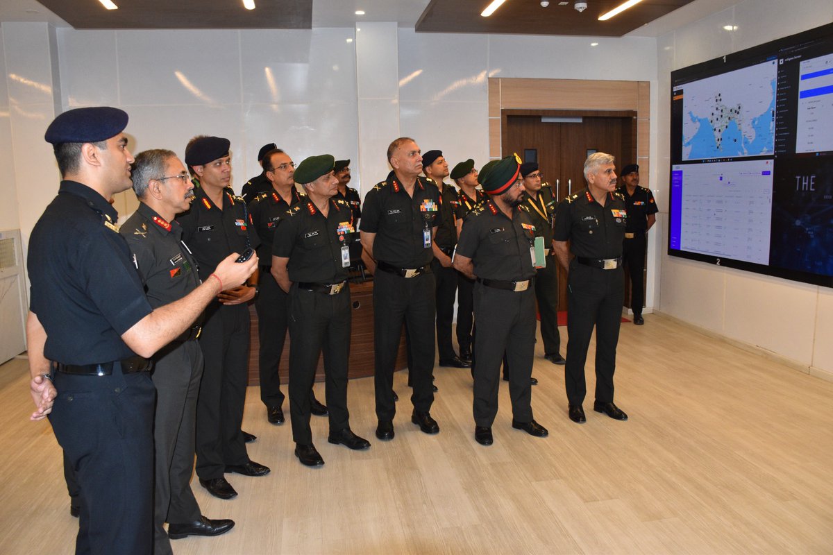 Soldiers_India's tweet image. Lieutenant General N.S. Raja Subramani, #VCOAS, along with other senior officers of #IndianArmy visited the Signals Technology Evaluation and Analysis Group, #STEAG to witness and evaluate state 
#CISFCoastalCyclothon
#SawantJawaabDo